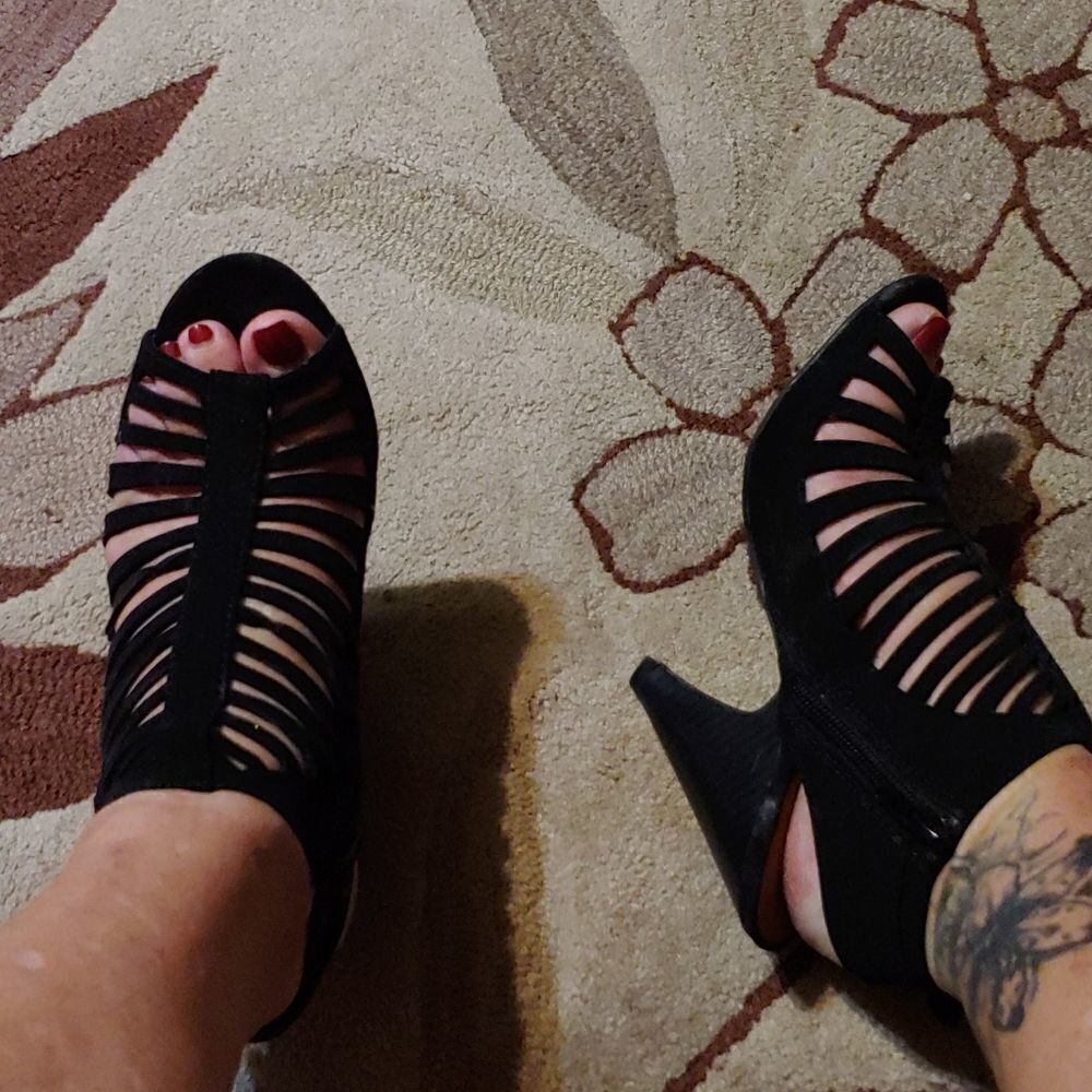 Brand new black scrappy sandal